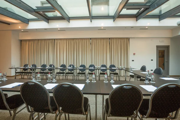 Interno di una sala conferenze in un hotel moderno — Foto Stock