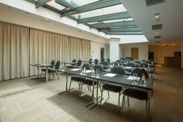 Interno di una sala conferenze in un hotel moderno — Foto Stock