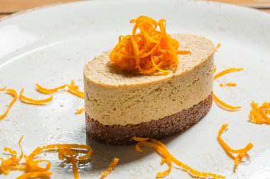 Çiğ limon ve incirli peynirli kek.