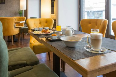 Otelin cafe restoranında servis edilen kahvaltı 