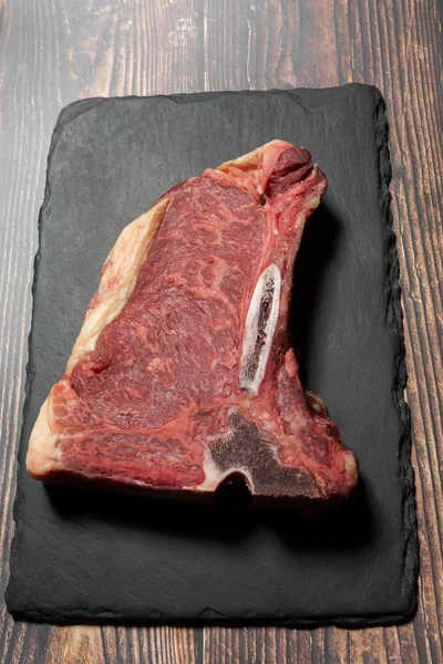 Raw t bone steak on blackstone — Stock Photo, Image