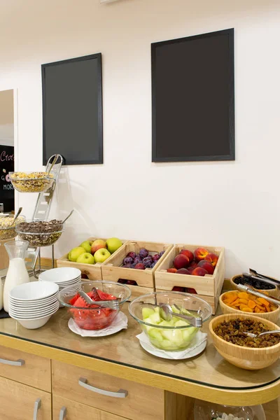 Ontbijt fruitbuffet tafel in het Hotel — Stockfoto