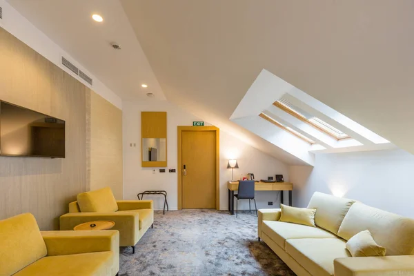 Interiör i ett loft vardagsrum på ett hotell — Stockfoto