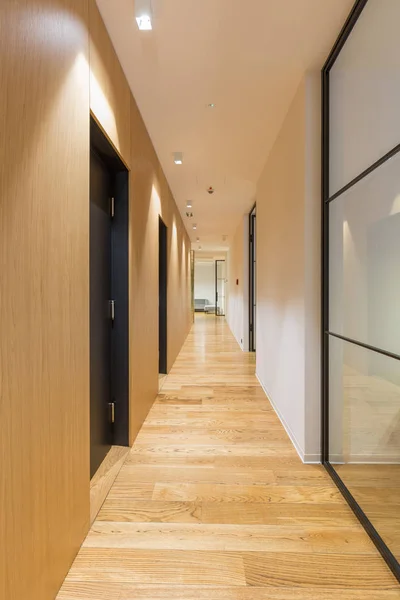 Interior of a long hotel corridor, doorway — Stock Photo, Image