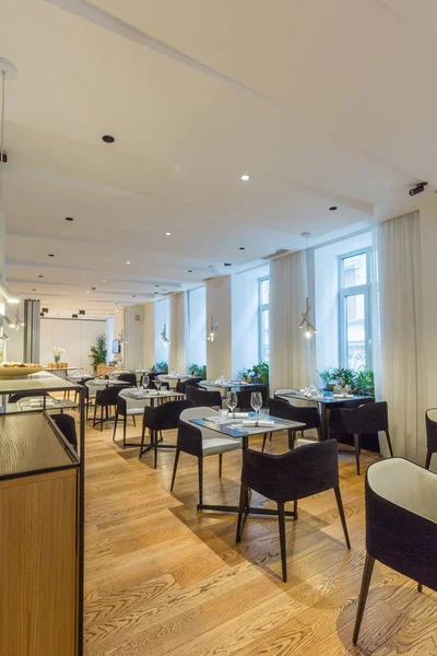 Interieur eines neuen Hotelrestaurants — Stockfoto