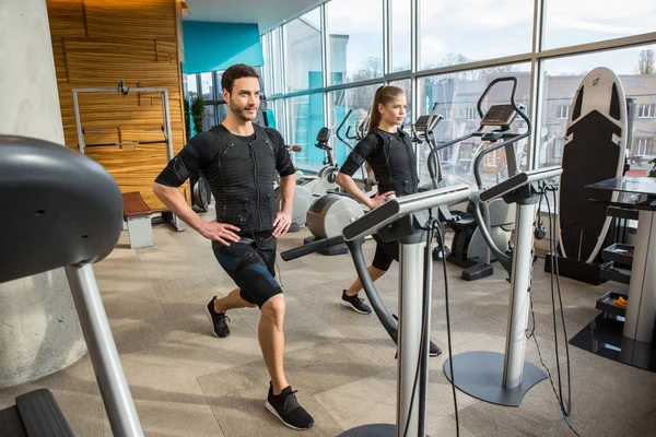 Man and woman doing electro muscular stimulation training in a m — Stock Photo, Image