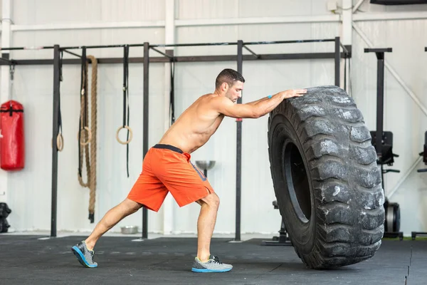 Bodybuilder Flipping Tire Gym — Stock Photo, Image