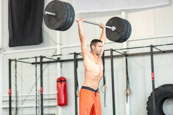 Uomo Sollevamento Pesi Bilanciere Palestra — Foto Stock