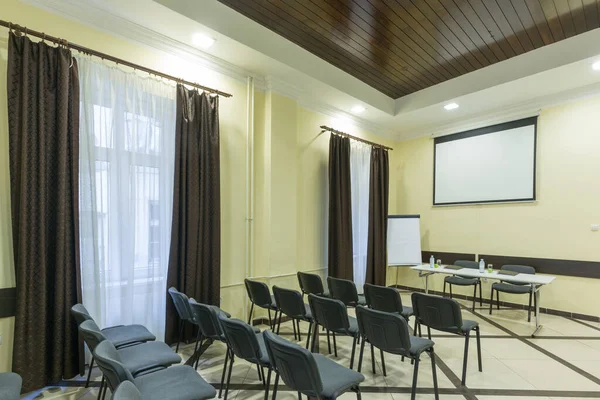 Interieur Van Een Conferentieruimte Hotel Klaar Voor Een Vergadering — Stockfoto