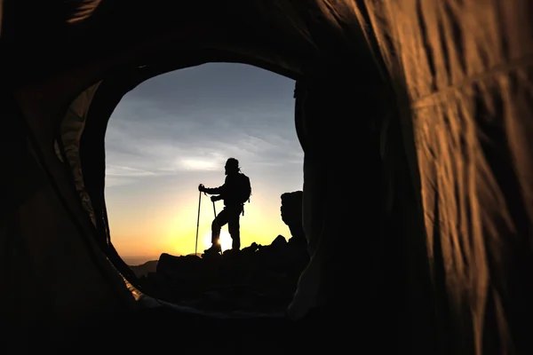 Acampar en las montañas y amanecer — Foto de Stock