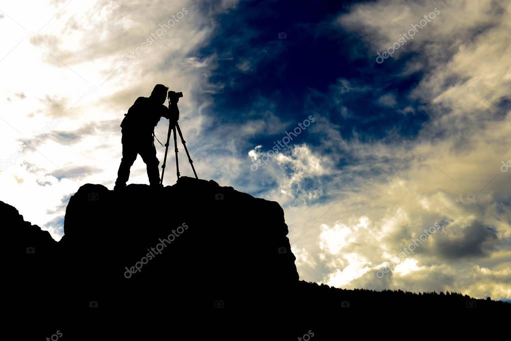 guy who takes pictures in the summit rocks