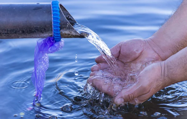 Fuente de agua natural y limpia — Foto de Stock