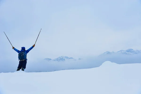 Escursioni invernali in vetta un successo — Foto Stock