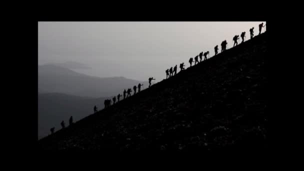 Equipe de escaladores do cume do Everest — Vídeo de Stock