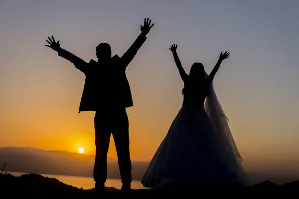 Sunrise kaland a menyasszony és a vőlegény — Stock Fotó