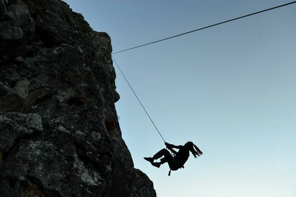 Swinging rope in rock climbing — Stock Photo, Image