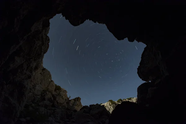 Himmelssterne aus der Höhle — Stockfoto