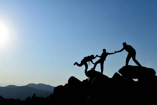 Ayuda, apoyo y espíritu de equipo — Foto de Stock