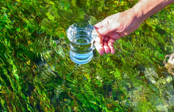 Água potável valiosa e de qualidade — Fotografia de Stock