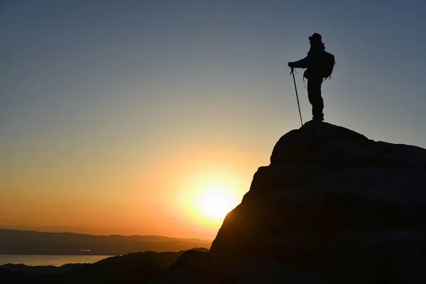 Succes van de zonsopgang op de top — Stockfoto