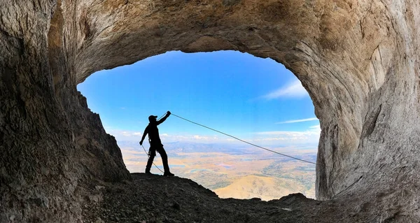 Tepe tırmanma başarı mağara — Stok fotoğraf