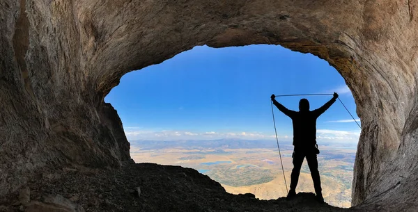 Başarı ip ile mağara — Stok fotoğraf