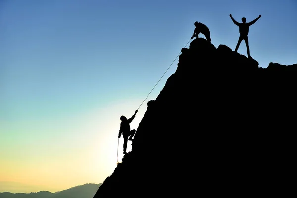 Rock Climbing Successful Mountaineers — Stock Photo, Image