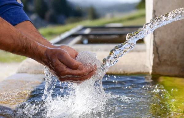 Trinkbares Gesundes Wasser Rein Und Natürlich — Stockfoto