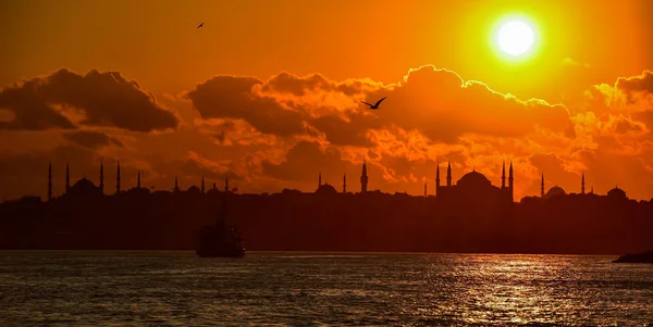 Hayat Gün Batımı Siluet Istanbul — Stok fotoğraf