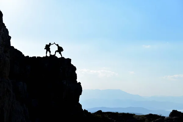 Hög Bergskedja Och Steniga Bergklättrare — Stockfoto