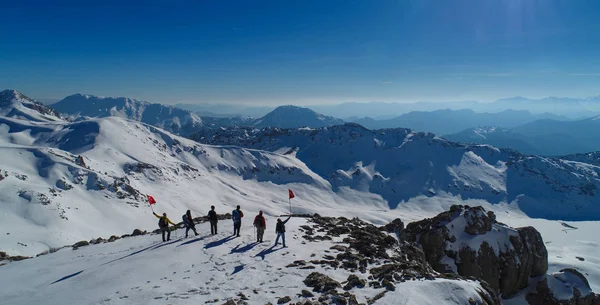 高い山に登山家の成功 — ストック写真