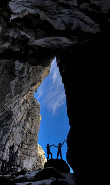 山と洞窟探検の神秘的な地理学 — ストック写真