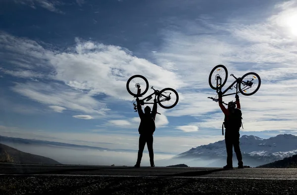 Successful Reaching Cycling Friends — Stock Photo, Image