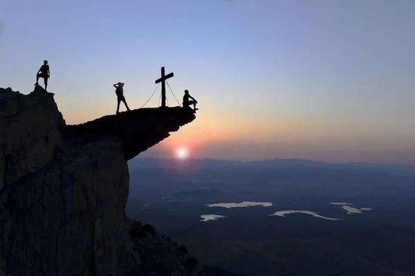 Explorando el placer para los escaladores y la felicidad en la cima de la dang — Foto de Stock