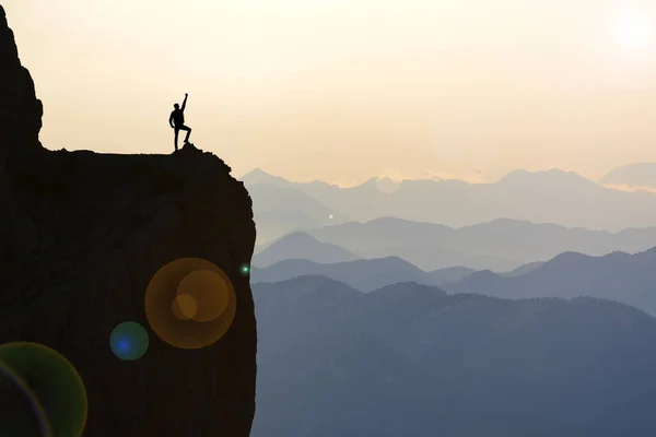 La admiración de paisajes increíbles y místicos y la felicidad — Foto de Stock