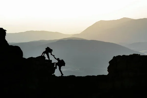 Kamp Och Samarbete Klättrare Höga Bergen — Stockfoto