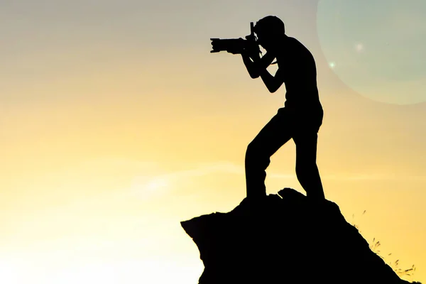 Man Who Takes Picture Cliffs Resembling Human Silhouette — Stock Photo, Image