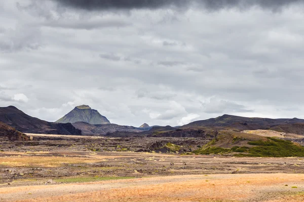 View on a huge mountain in Iceland with dramatic sky — Φωτογραφία Αρχείου