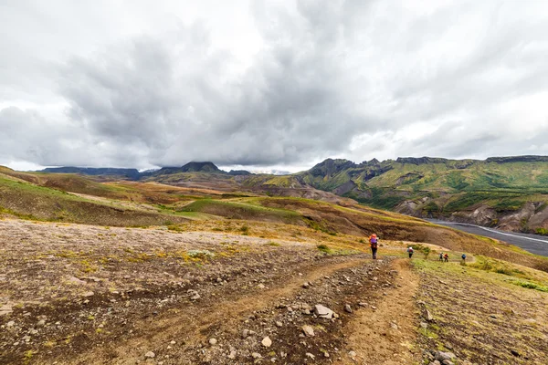 Groun of a tourists goes throuth Islandia — Foto de Stock