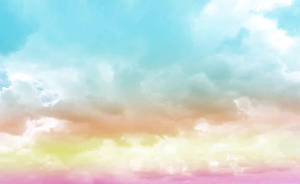 Bellissimo Colore Pastello Con Ombra Arcobaleno Nuvole Bianche Morbide Cielo — Foto Stock
