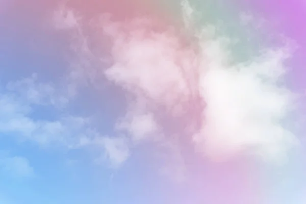 Bellissimo Colore Pastello Con Ombra Arcobaleno Nuvole Bianche Morbide Cielo — Foto Stock