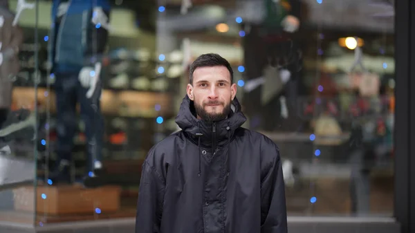 Jeune Homme Impressionnant Avec Barbe Noire Dans Une Veste Noire — Photo