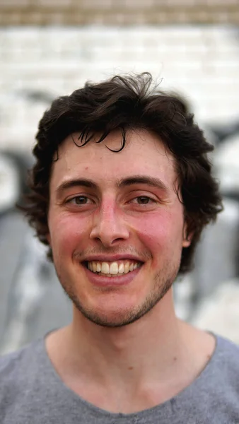 Smiling Young Man Posing Basketball Court Playing Basketball — Stock Photo, Image