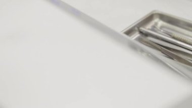 Doktor Diş Aracı Kullanıyor