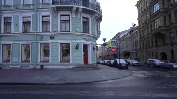 早上Nevsky Prospect 。车内的相框空荡荡的街道 — 图库视频影像