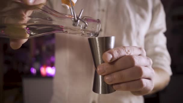 Close up Hands of a bartender who pours sugar syrup from a bottle into a jigger Slow motion. The camera moves forward. — Stock Video