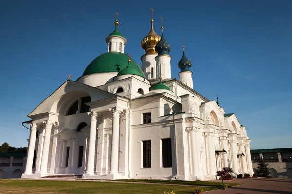 Rostov Veliky. Biara Spasso-Yakovlevsky di Danau Nero — Stok Foto