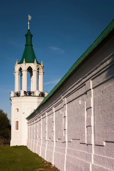 Rostov Veliki. Spasso-Yakovlevsky klooster op Lake Nero — Stockfoto