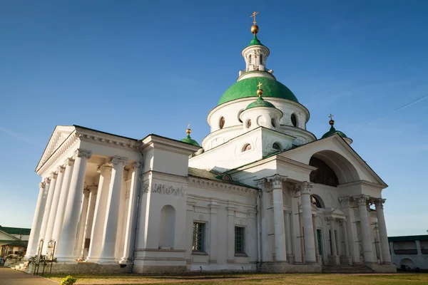 Rostov Veliky. Monastero di Spasso-Yakovlevsky sul Lago Nero — Foto Stock