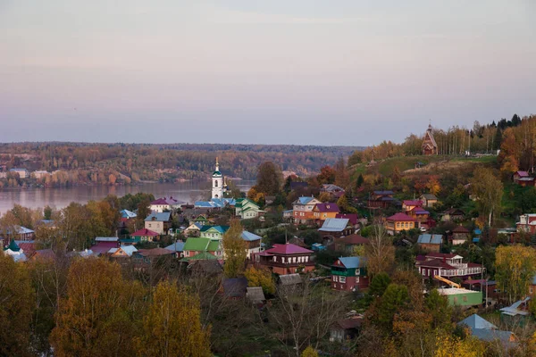 Plyos içinde Privolzhsky bölge, Ivanovo Oblastı, Russi bir şehirdir